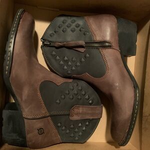 Born Women’s 8.5 Western Ankle Boots